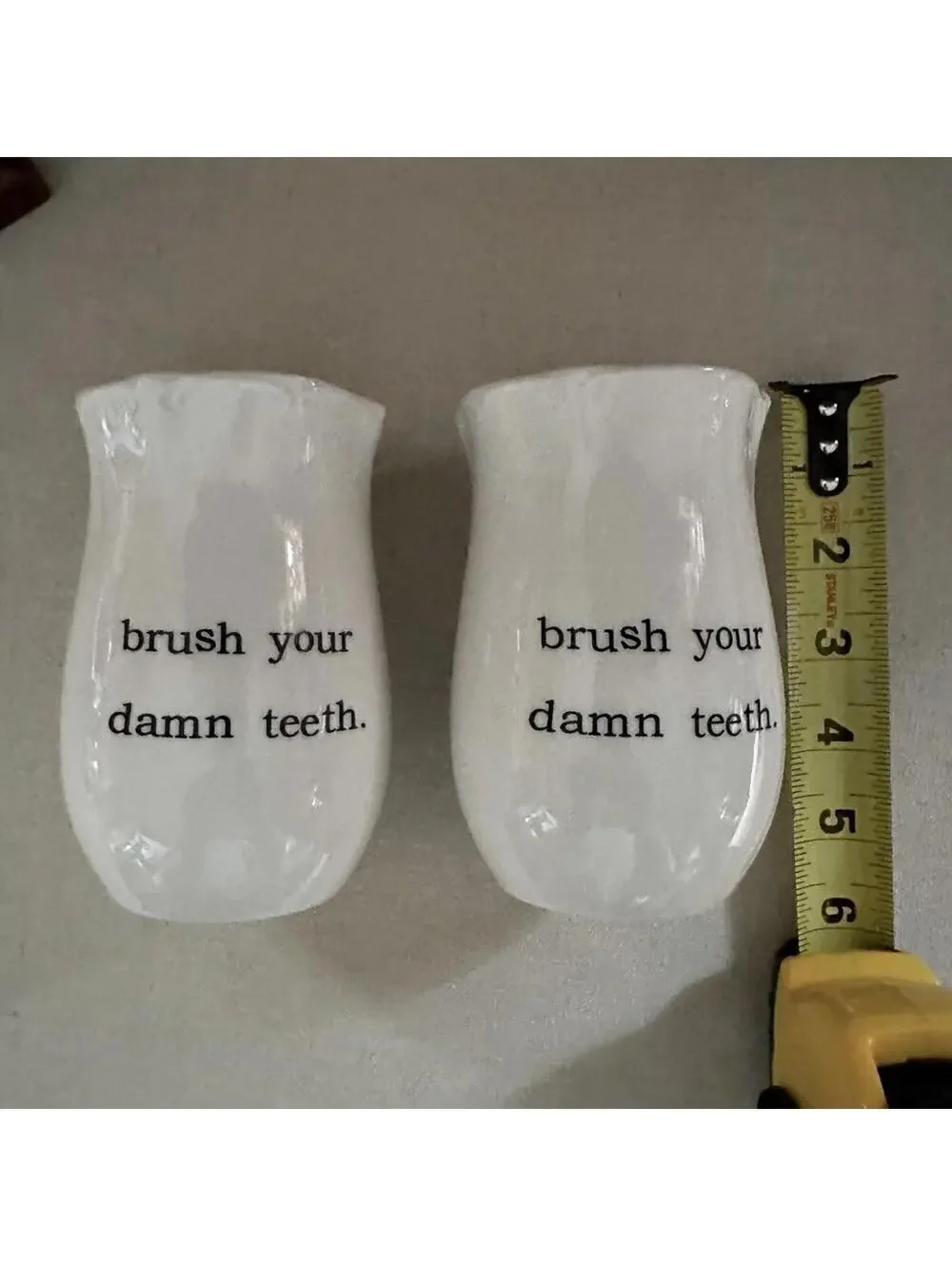 Cream ceramic toothbrush holder with text -  rim detailed edges - set of…